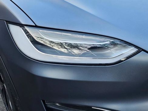 Used 2022 Tesla Model X image 25