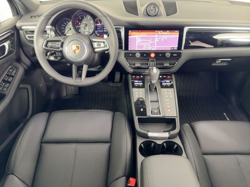 Certified 2026 Porsche Macan AWD/4WD image 28