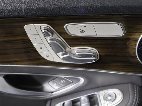 Used 2019 Mercedes-Benz C 300 Sedan w/ Premium Package image 32