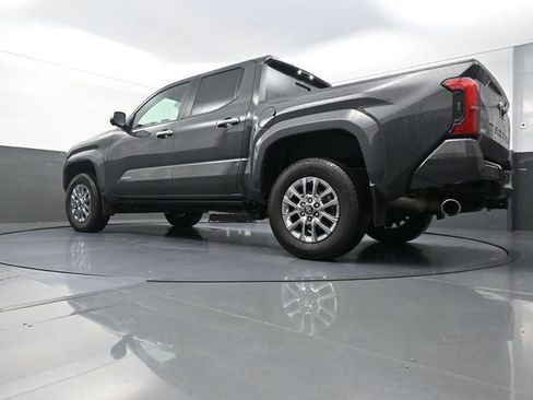 Used 2024 Toyota Tacoma Limited w/ Limited Package (LT) AWD/4WD image 34