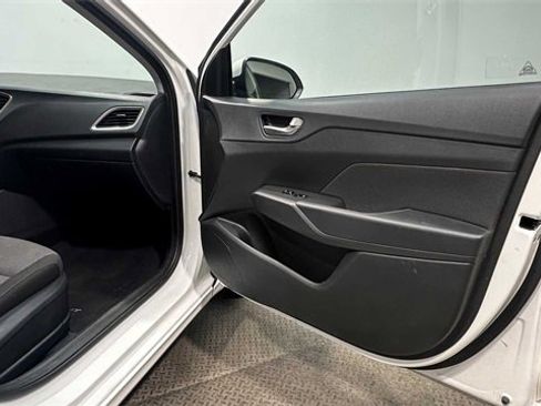 Used 2021 Hyundai Accent SE image 9