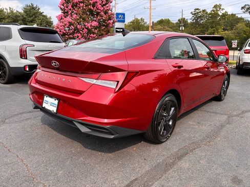 Used 2023 Hyundai Elantra SEL FWD image 7