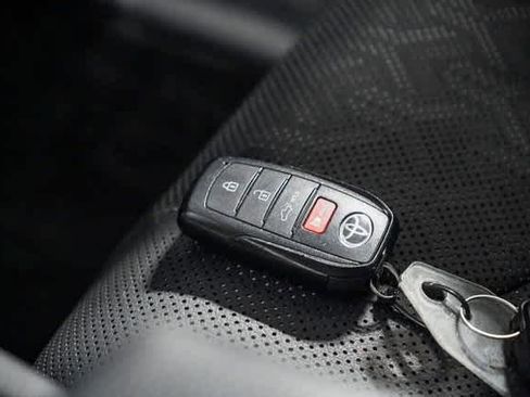 Used 2024 Toyota Tundra Limited image 28