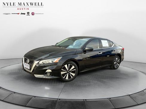 Used 2019 Nissan Altima 2.5 SV image 1