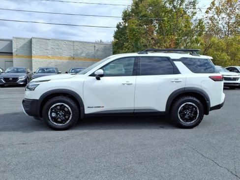 New 2025 Nissan Pathfinder Rock Creek image 2