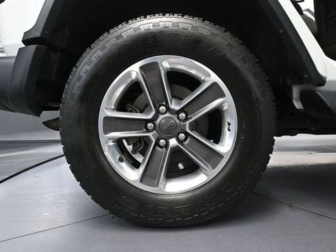 Used 2019 Jeep Wrangler Unlimited Sahara AWD/4WD image 15
