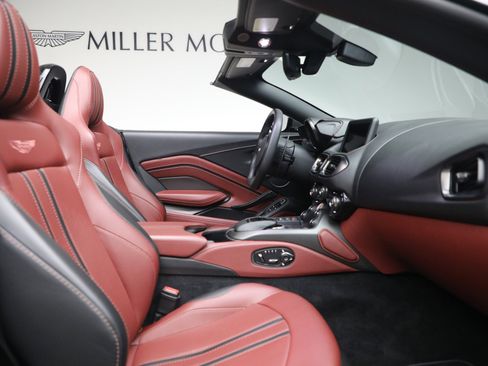 Used 2021 Aston Martin V8 Vantage Roadster image 32