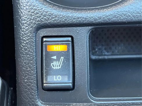Used 2020 Nissan Rogue SV FWD image 27