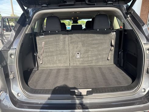 Used 2020 Toyota Highlander LE image 42