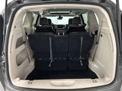 Used 2023 Chrysler Pacifica Limited FWD image 37
