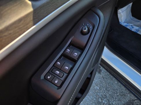 Used 2025 Jeep Grand Cherokee L Limited image 12