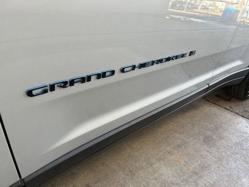 Used 2022 Jeep Grand Cherokee Trailhawk w/ Advanced Protech Group II image 20