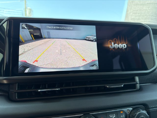 Used 2026 Jeep Gladiator Mojave AWD/4WD image 19