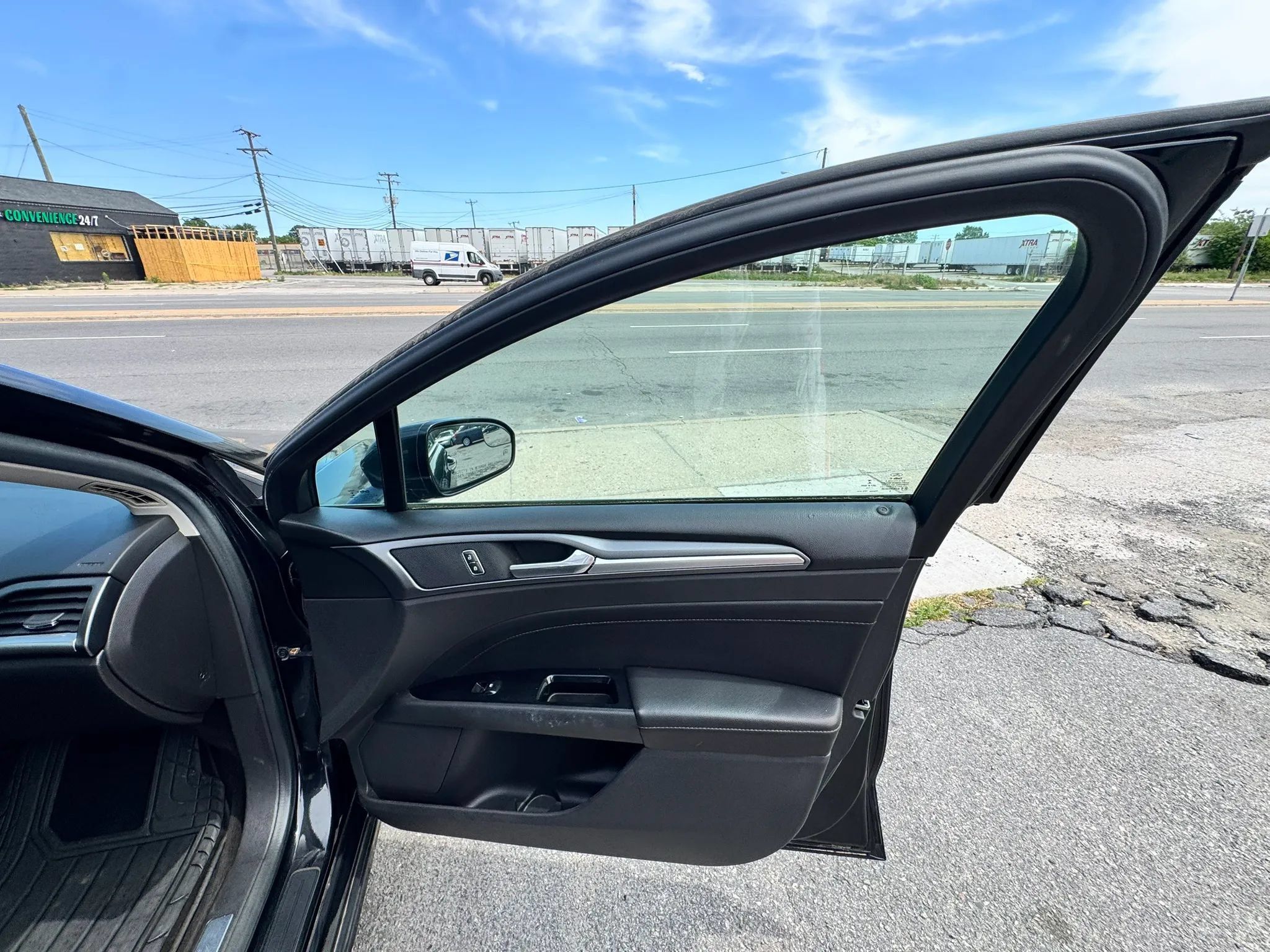 Used 2014 Ford Fusion Titanium FWD image 19