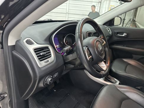 Used 2019 Jeep Compass Latitude w/ Safety & Security Group FWD image 12