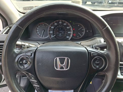 Used 2015 Honda Accord Sport image 19