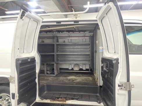 Used 2015 Chevrolet Express 2500 image 13
