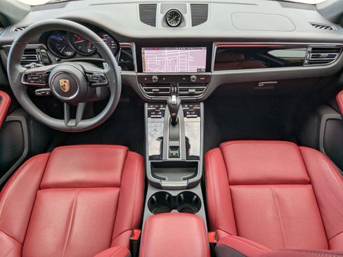 Used 2025 Porsche Macan image 22