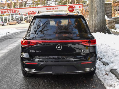 Used 2023 Mercedes-Benz EQB 300 4MATIC image 8
