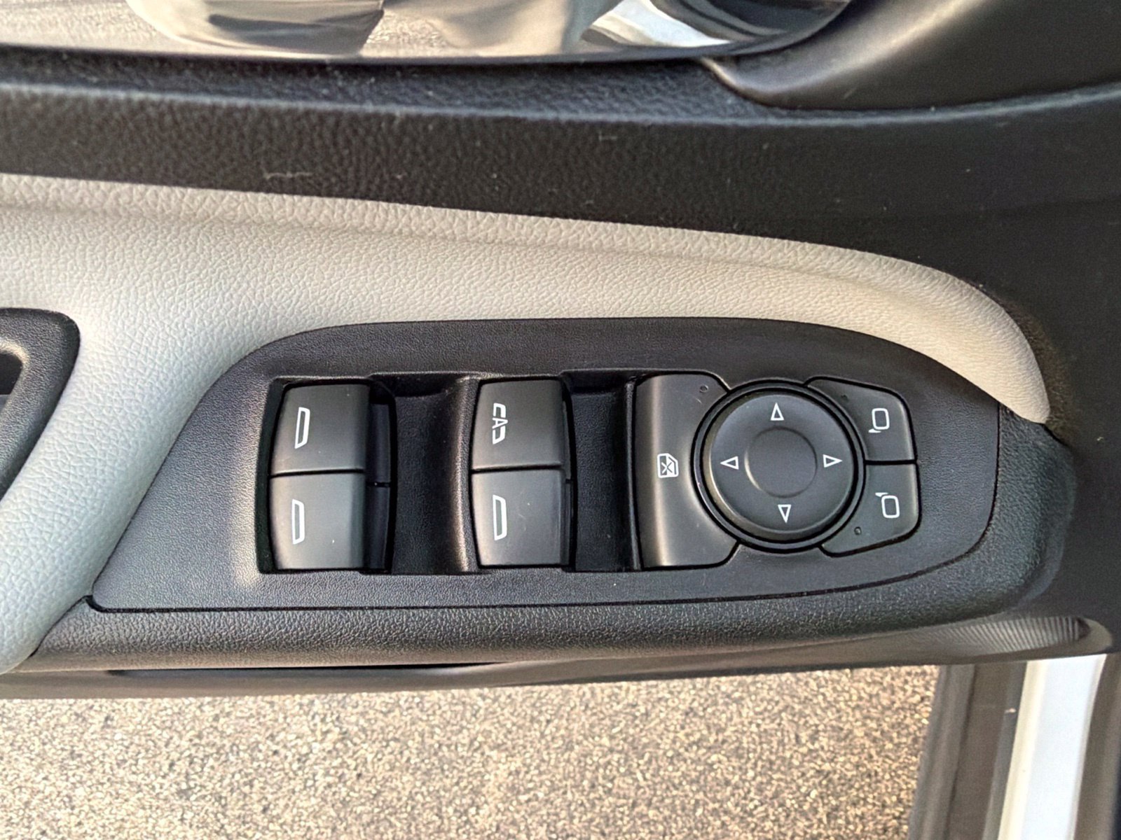 Used 2018 Chevrolet Equinox LS FWD image 11