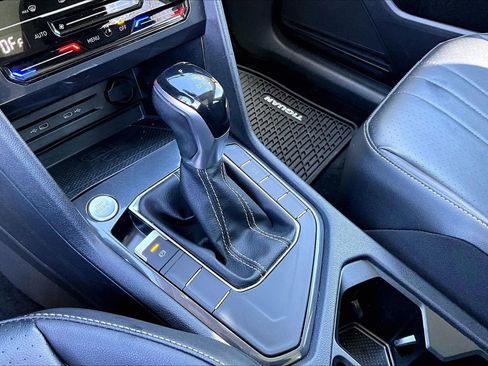 Used 2022 Volkswagen Tiguan SE w/ Panoramic Sunroof Package image 30