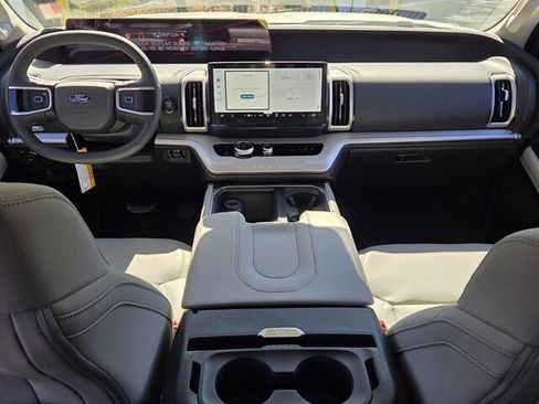 New 2026 Ford Expedition Active image 10