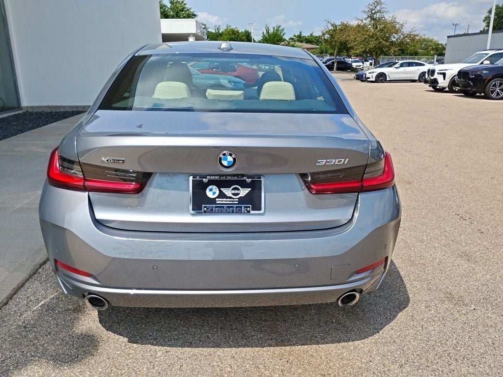 Used 2023 BMW 330i xDrive Sedan w/ Premium Package AWD/4WD image 4