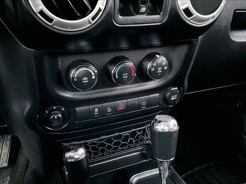 Used 2017 Jeep Wrangler Unlimited Sahara image 14