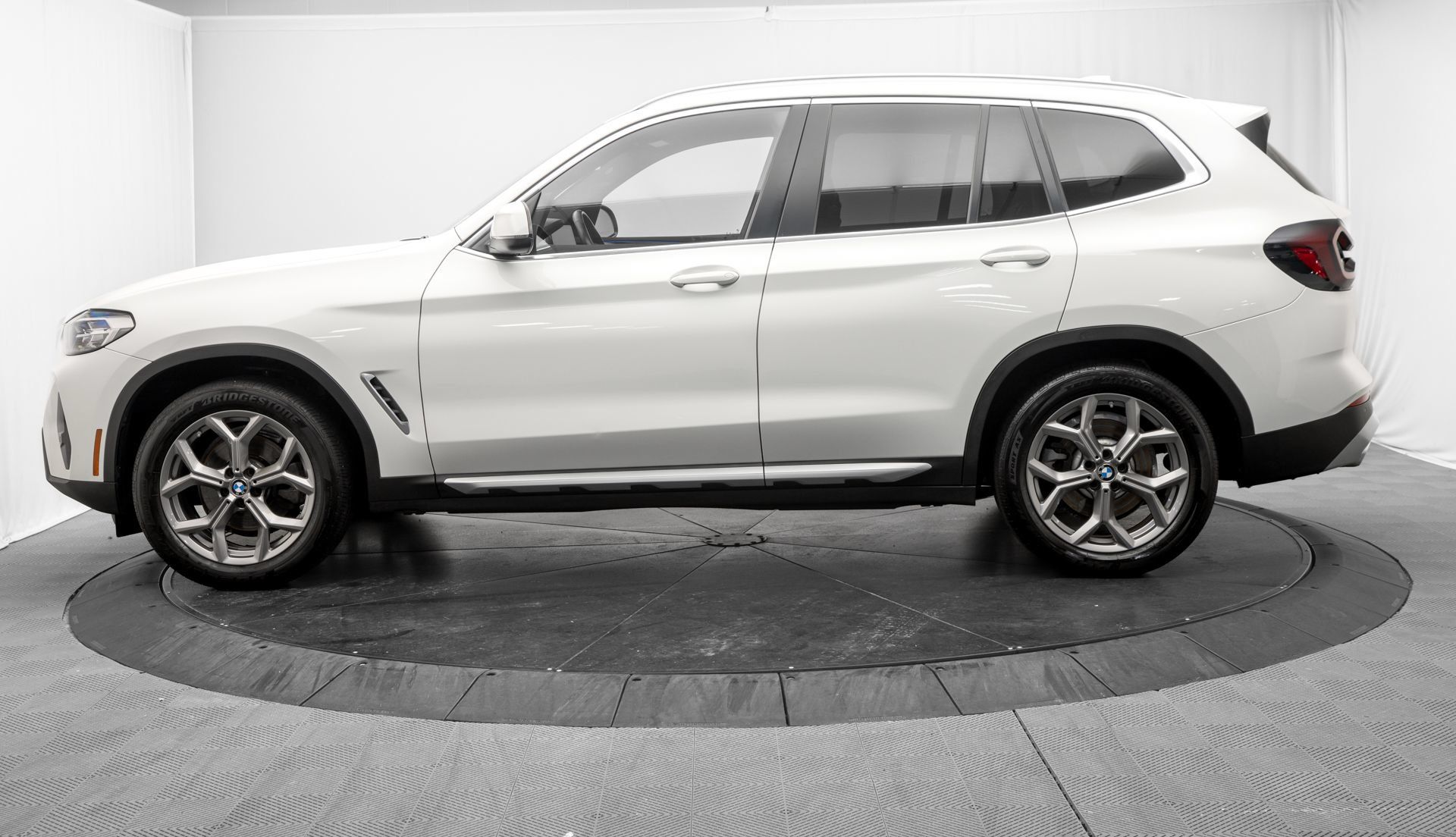 Used 2022 BMW X3 xDrive30i AWD/4WD image 4
