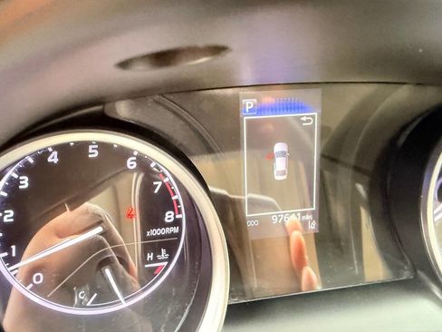 Used 2021 Toyota Camry LE image 7