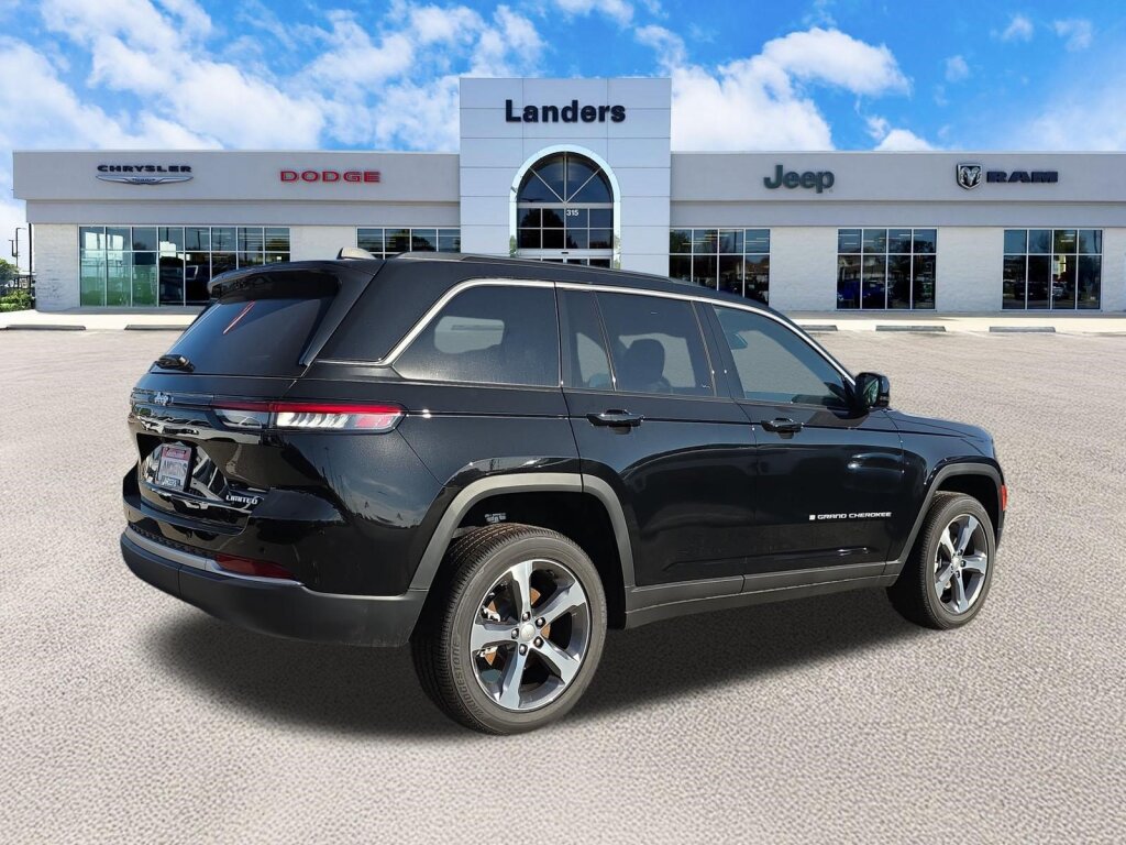 New 2026 Jeep Grand Cherokee Limited RWD image 3