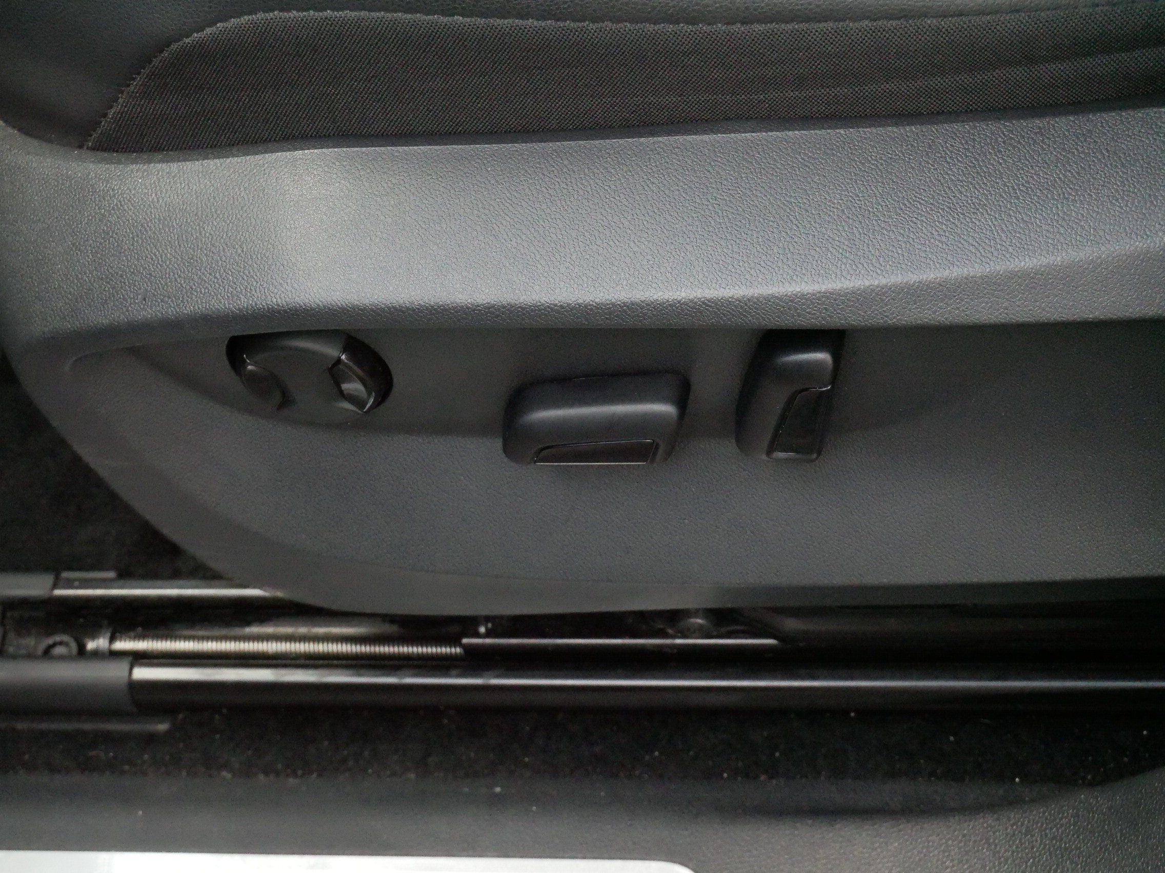Certified 2022 Volkswagen Tiguan SE R-Line AWD/4WD image 20