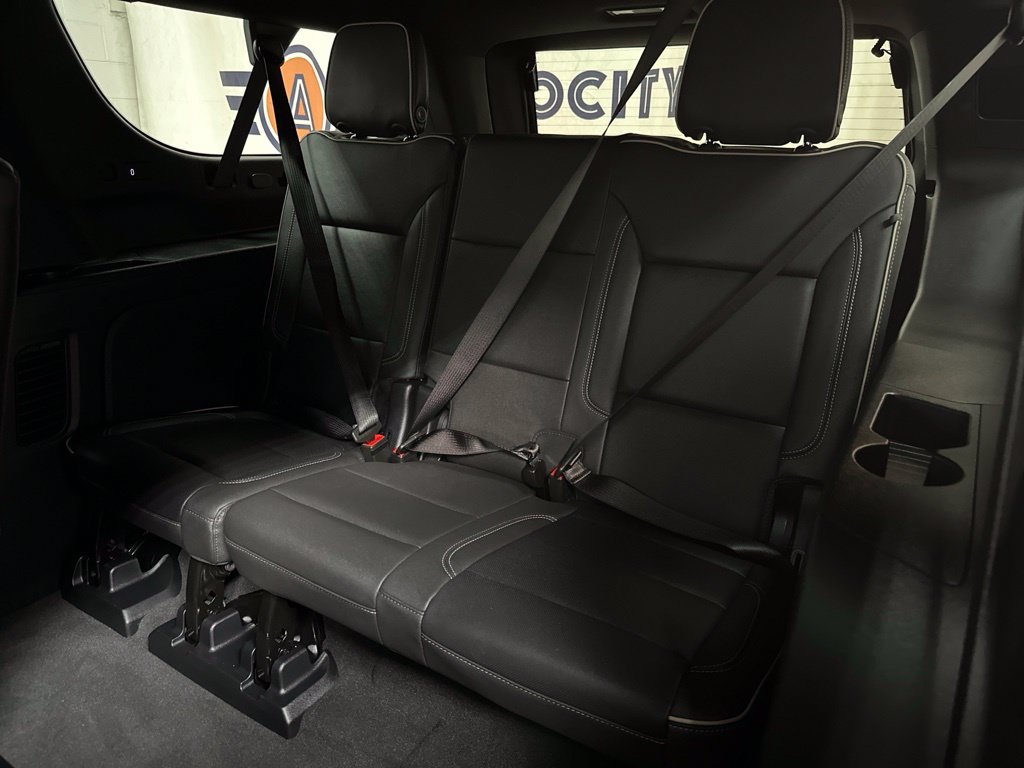 Used 2025 Chevrolet Suburban Premier AWD/4WD image 23