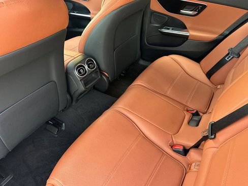 Used 2025 Mercedes-Benz C 300 4MATIC Sedan image 4