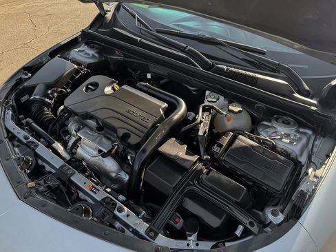 Used 2023 Chevrolet Malibu LT FWD image 33