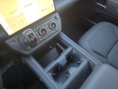 New 2026 Land Rover Defender 90 X-Dynamic SE AWD/4WD image 18