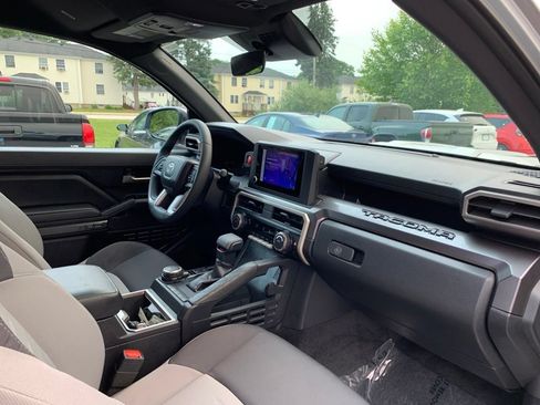 Used 2025 Toyota Tacoma TRD Sport AWD/4WD image 27