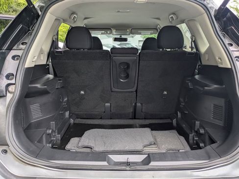 Used 2018 Nissan Rogue SV FWD image 13