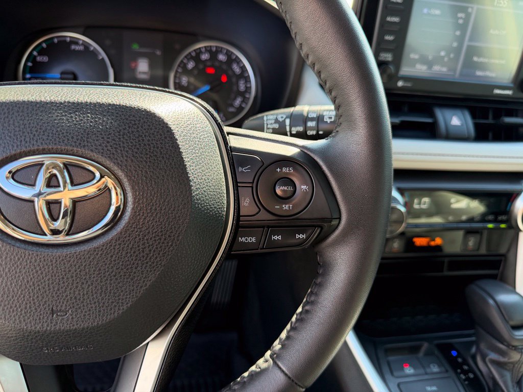 Used 2020 Toyota RAV4 XLE w/ XLE Grade Weather Package AWD/4WD image 18