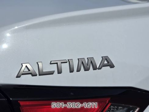 Used 2025 Nissan Altima 2.5 SR FWD image 6