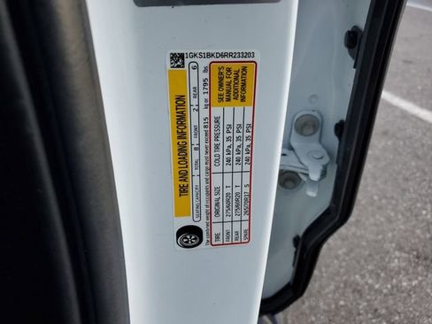 Used 2024 GMC Yukon SLT RWD image 31