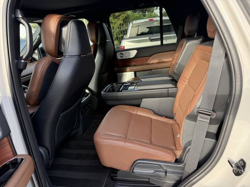 Used 2023 Lincoln Navigator Reserve AWD/4WD image 15