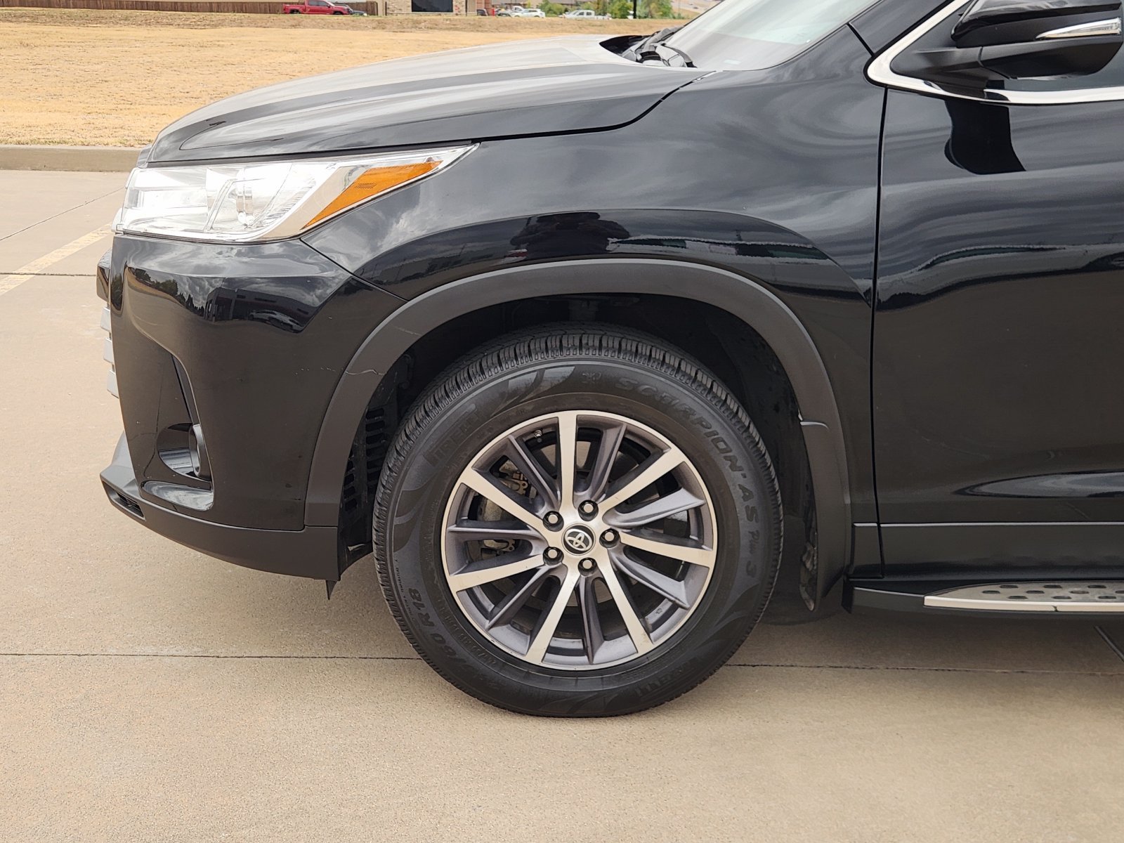 Used 2019 Toyota Highlander XLE AWD/4WD image 9