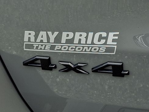 Used 2022 Jeep Grand Cherokee Laredo X AWD/4WD image 32