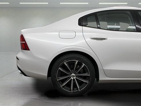 Certified 2022 Volvo S60 B5 Momentum w/ Premium Package image 35