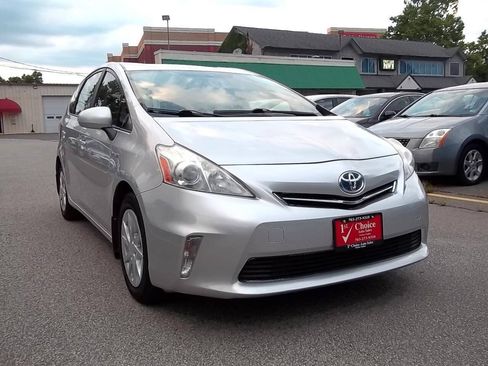 Used 2014 Toyota Prius V Three FWD image 4