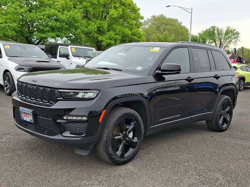 Used 2024 Jeep Grand Cherokee Limited w/ Luxury Tech Group II AWD/4WD image 3