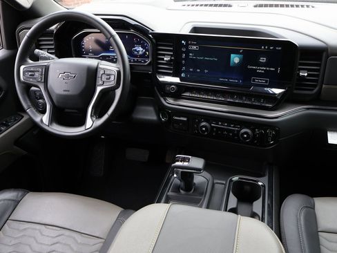 Used 2024 Chevrolet Silverado 1500 ZR2 w/ Technology Package image 19