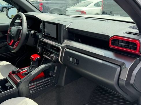 Used 2025 Toyota 4Runner SR5 AWD/4WD image 18