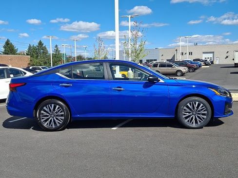 Used 2025 Nissan Altima 2.5 SV AWD/4WD image 7